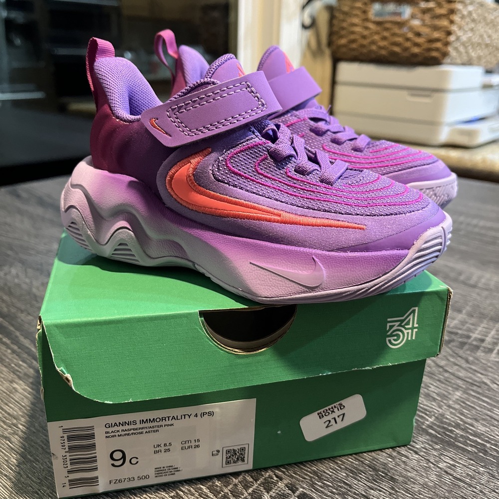 Nike Giannis Immortality 4 -‎ Black Raspberry - Size 9c Kids